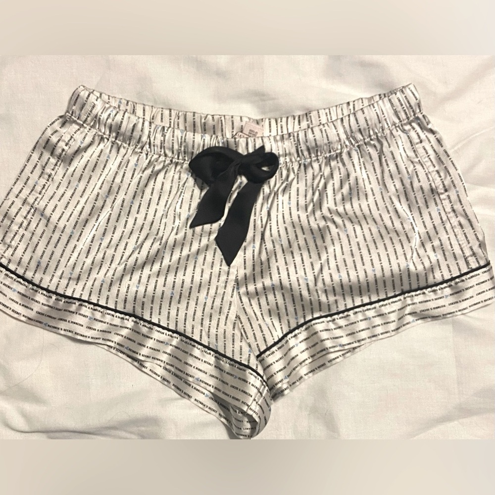 Victoria’s Secret Women’s White & Black Pajama Shorts Size Medium